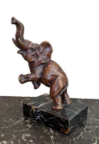 null Louis FONTINELLE (1886-1964)
"Eléphant cabré"
Bronze à patine brun-vert, signé...