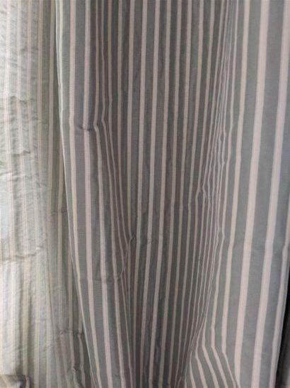 null Meeting of 6 curtains in white and green striped fabric, with their embrasures
High:...