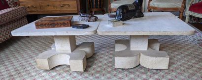 null PAIRE DE TABLES BASSES en calcaire sculpté, socles en X

Travail moderne

(Petits...