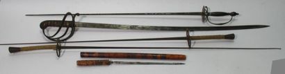 null Lot comprenant un sabre allemand Solingen, une épée de chevet, deux fleurets...
