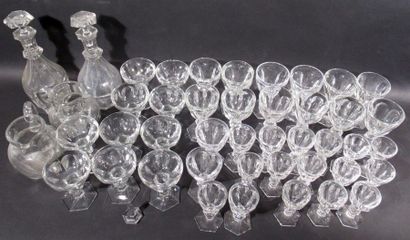 null BACCARAT modèle "Harcourt"
Partie de service en cristal composé de 12 verres...