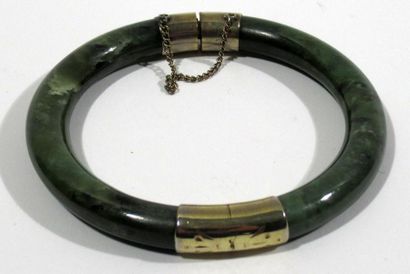 null Bracelet jonc en jade épinard, articulé, la monture en métal
D extérieur 8cm,...