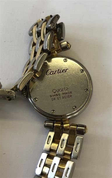 null CARTIER
Montre de dame modèle "Vendôme" en acier et or, mouvement quartz
N°...