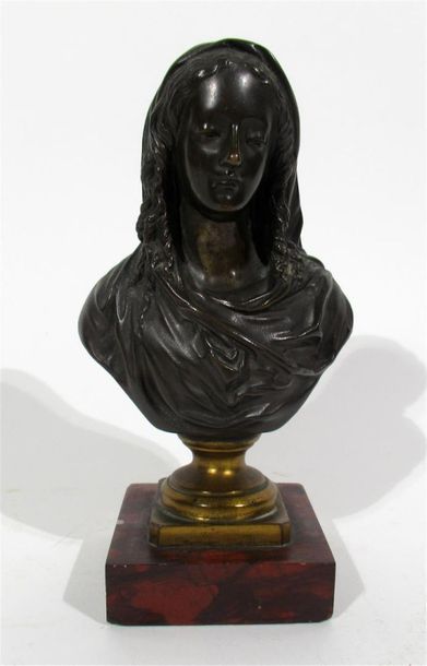 null Jean BULIO (1827-1911)
Petit buste de la Vierge
Bronze à patine brun nuancé...