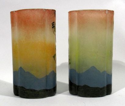 null François-Théodore LEGRAS (1839-1916)
Paire de vases en verre multicouche dégagé...