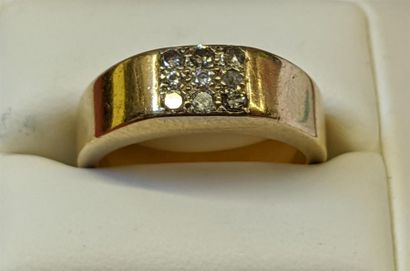 null CARTIER - Bague modèle "Tank" en or jaune 18 K (750/oo), le plateau de forme...