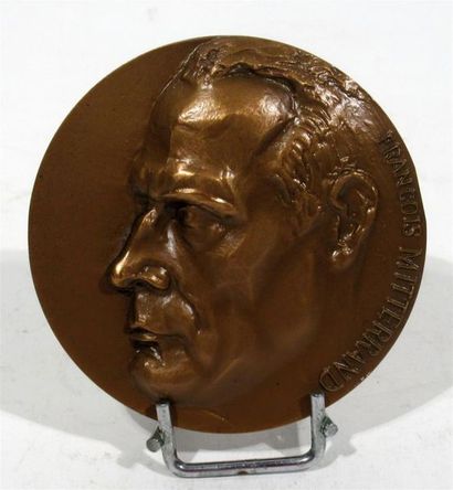 null Médaille à l'effigie de François MITTERRAND portant le titre ''François MITTERRAND"...