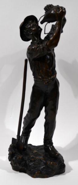 null Henry FUGÈRE (1872-1944)
"Travailleur assoiffé"
Epreuve en bronze à patine brun...