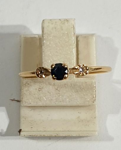 null Set of two rings in 18K yellow gold 750/1000eornamented with small sapphires,...