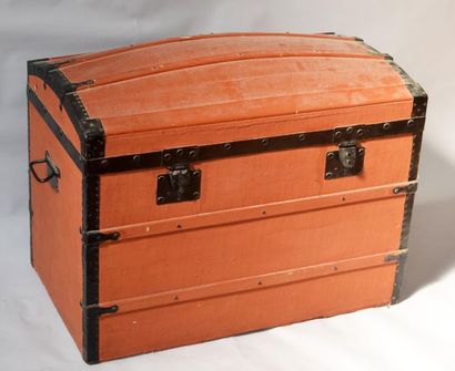 null Wooden trunk covered with fabric, corners reinforced with thermocurved wood...