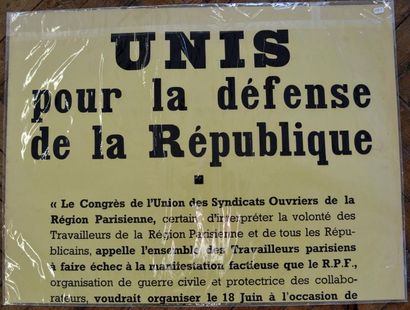 null REUNION DE 5 AFFICHES SYNDICALES : 
- Deux "Unis pour la défense de la République"
-...