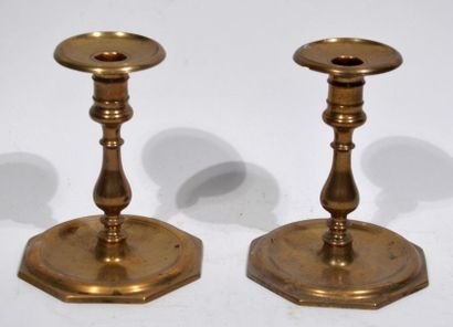 null PAIR OF FLAMBEAUX in gilt bronze with baluster.
Louis XIV style.
Height : 17...