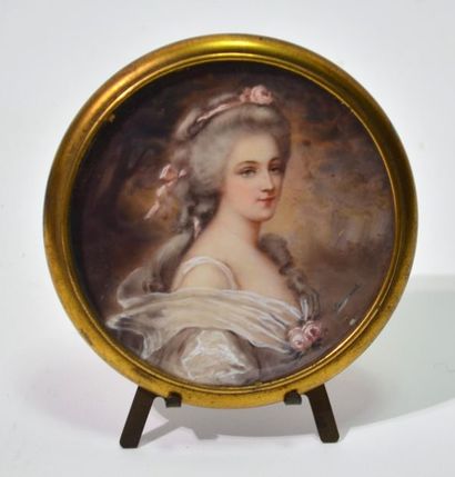 null Ecole FRANCAISE du XIXème
"Portrait de femme aux noeuds roses"
Miniature signée...