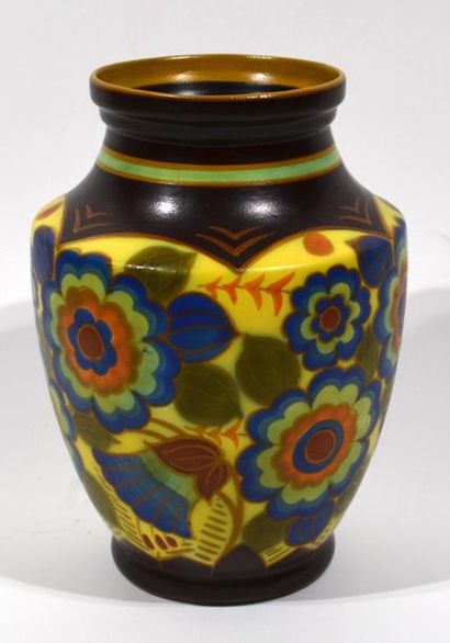null KERAMIS Boch Frères
Earthenware vase of baluster form with flowers decoration.
Art...