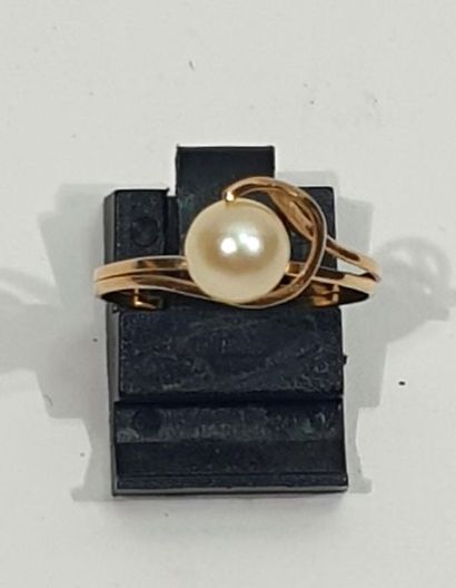 null RING in 18K yellow gold 750/1000e set with a pearl.
Gross weight: 1.31 g.
TDD:...