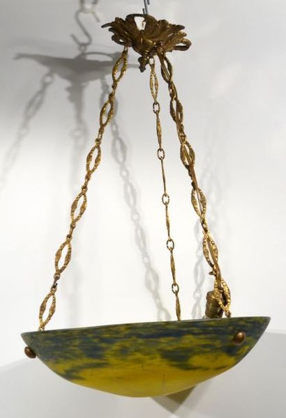 null SUSPENSION with cup in green and yellow marmorean glass, attachment in gilt...