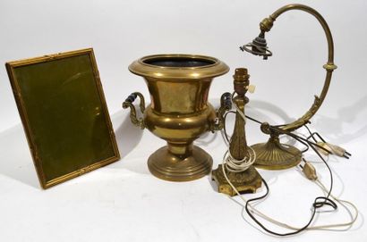 null Lot including a medici vase in brass, torches mounted in gilt bronze lamp, brass...