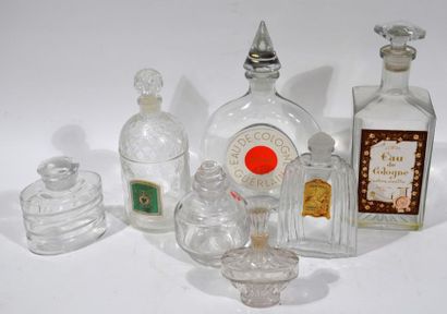 null Reunion de 7 flacons de parfum comprenant un flacon Baccarat Gerlarose 1930,...