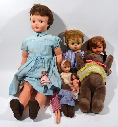 null Set of dolls including a RAYNALD, a BELLA, a COLIN, a fairground doll etc.
