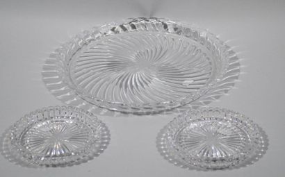 null BACCARAT 
Batch including a pie dish and two cut crystal coasters. Signed.