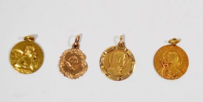 null Set of four 18 K (750/oo) yellow gold baptismal medals decorated with a Virgin,...