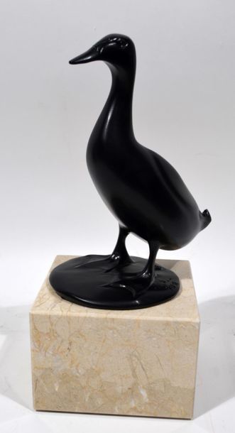 null According to François POMPON
"Grand Canard"
Bronze reproduction with black patina
Lost...
