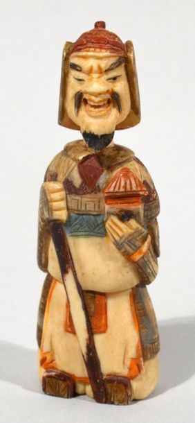 null Snuffbox in the shape of a warrior in a suit trace of polychromy China T'sing...