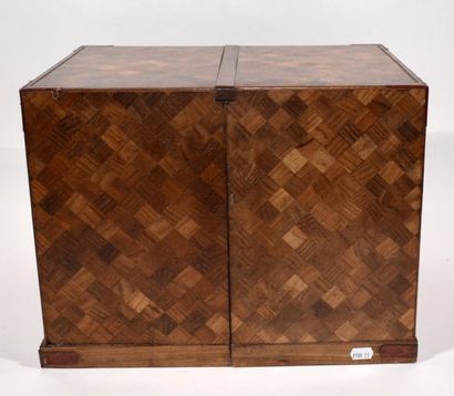 null Jewelry box in marquetry with checkerboard decoration opening by many small...