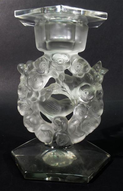 null LALIQUE France
Candlestick model "Mésanges" in moulded pressed glass with birds...