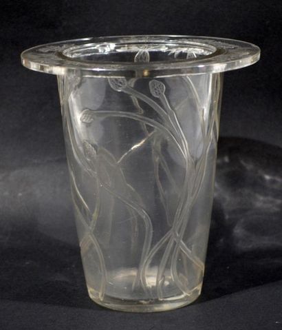 null René LALIQUE (1860-1945)
Vase en verre moulé pressé à décor gravé de bleuets....