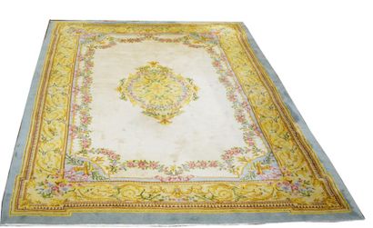 null Woollen rug with "Savonnerie" stitch, with a central decoration of a polychrome...