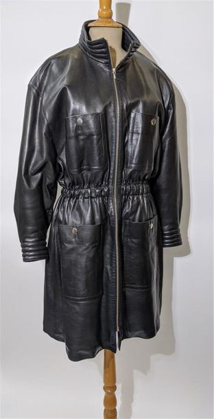 null GEORGES RECH
Manteau en cuir lisse noir ceintré à la taille, 4 poches, taille...