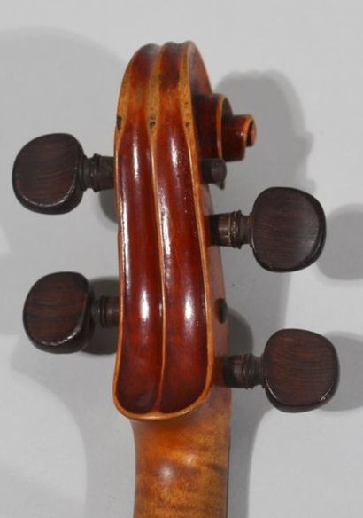 null ATELIER STENTOR
Rare et beau violon de l'atelier STENTOR 4/4, dont il porte...