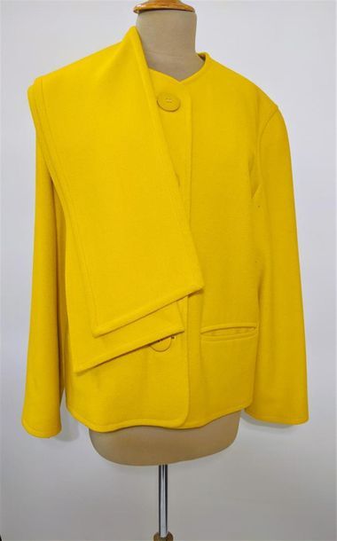 null GEORGES RECH
Loose yellow wool jacket (T40) and its scarf