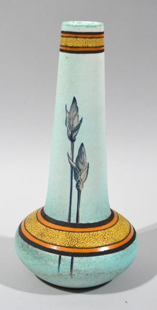 null Delphin MASSIER (1836-1907) à Vallauris
Vase soliflore en céramique à décor...