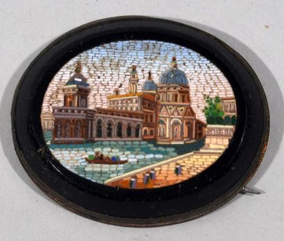 null Oval spindle on onyx plate set with a micro-mosaic plate depicting Saint Peter's...