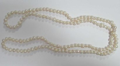 null Long sautoir de perles de culture blanche (diamètre : 8,5 mm) nouées - Longueur...