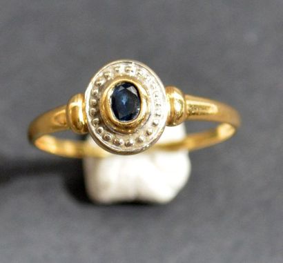 null 18 K (750/oo) yellow gold Marquise ring set with a small sapphire in its centre...