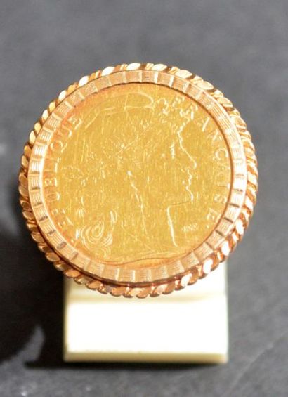 null Ring in 18 K (750/oo) yellow gold set with a 20 Francs gold cockerel coin -...