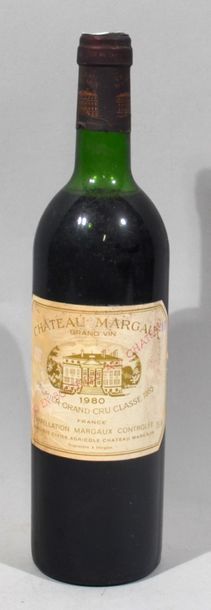 null 1 bouteille de CHATEAU MARGAUX premier grand cru 1980.
Niveau : haute épaul...