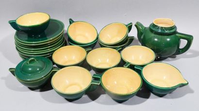 null Service à thé en faïence vernissée de couleur verte comprenant : 
* onze sous-tasses
*...