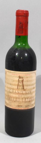 null 1 bottle of CHATEAU LATOUR premier grand cru classé 1974.
Level: high shoul...