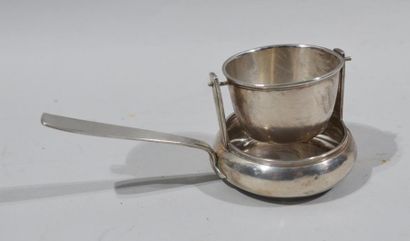 null Solid silver tea pass Minerve punch swivelling on its silver base 
Master Goldsmith:...