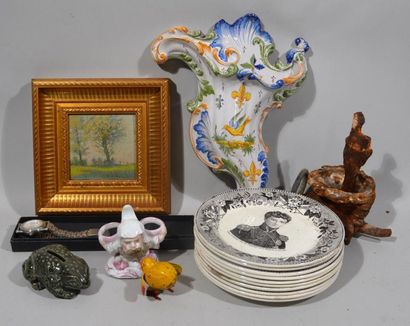 null Lot including cast iron horse head, earthenware plates decorated with the kings...
