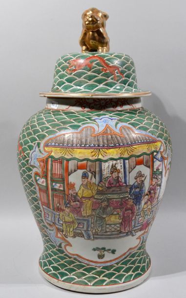 null CHINA, 19th century.
POT COUVERT in porcelain and polychrome enamels of palace...