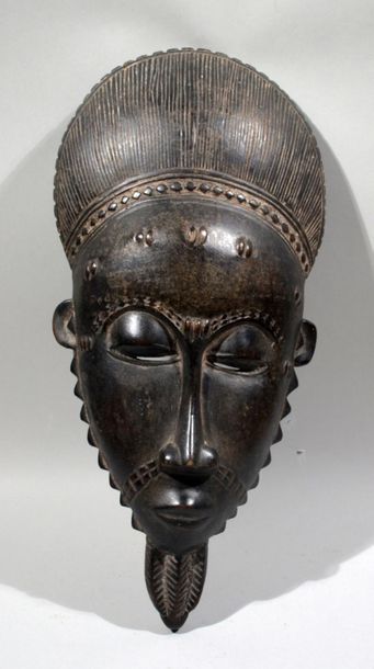 null MASK in carved wood representing a face
Probably Baoulé-Mbahiakro work, Cote...