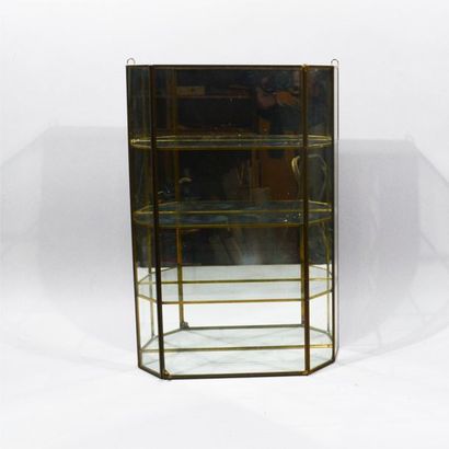 null SMALL WINDOW WITH WINDOW, in glass and brass, glazed on all sides, mirror back....