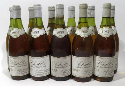 null 11 bouteilles de CHABLIS (2 de 1982 et 9 de 1983) Jean Durup propriétaire
(Cinq...