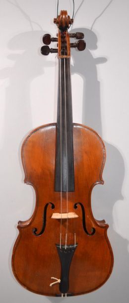 null Three quarter violin, spruce top and maple back - In its case - Lg of the back:...