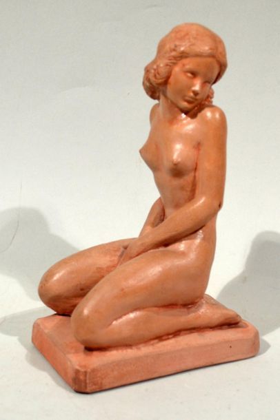 null I.G. ROS - FRENCH SCHOOL of the 20th century.
"Naked kneeling woman"
Terracotta,...